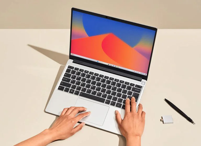 Framework Laptop 13 primeste un nou model Core Ultra cu un ecran VRR de 120Hz si o camera web imbunatatita, utilizatorii actuali pot, de asemenea, face upgrade
